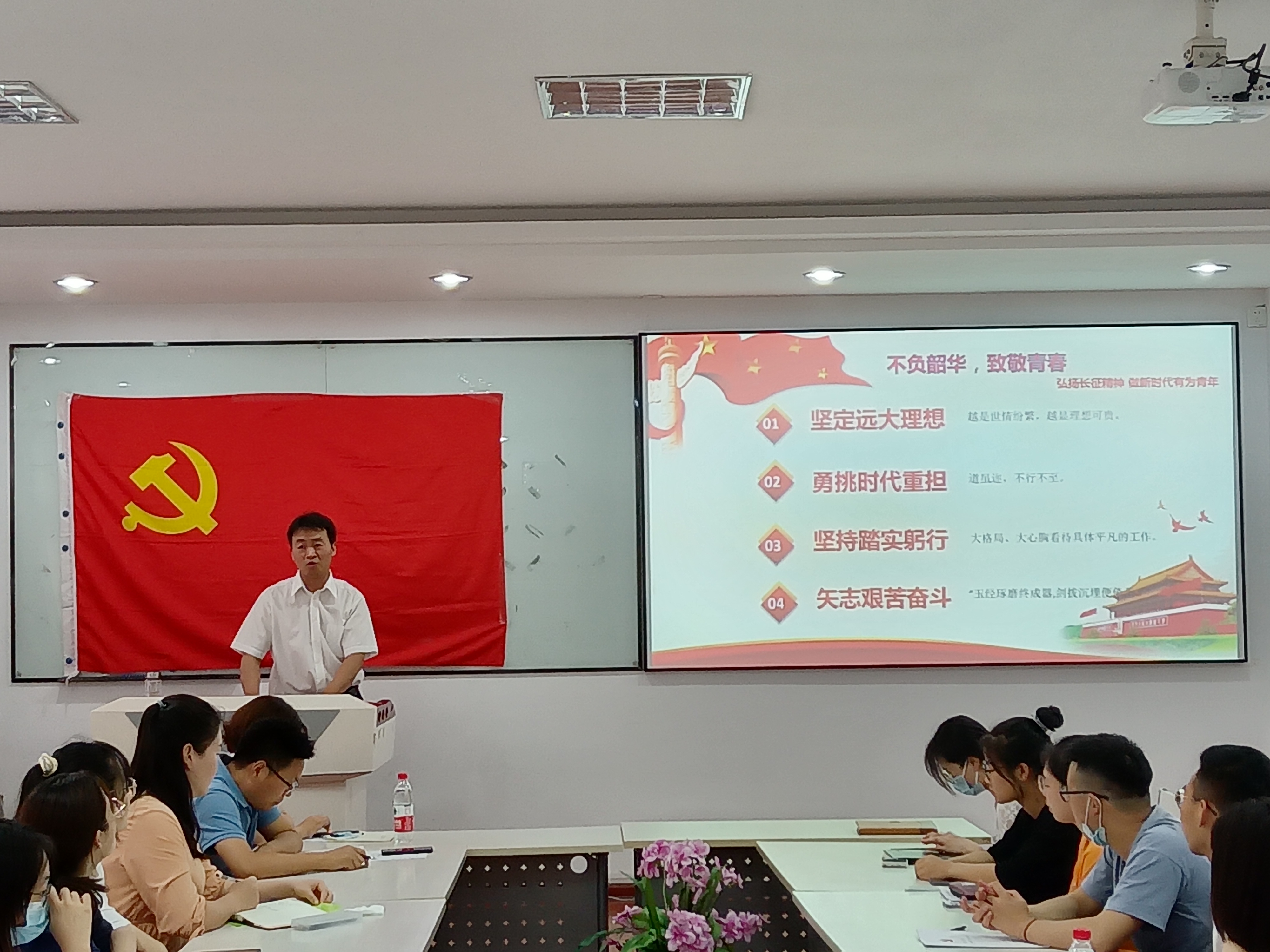 化学化工学院开展“青春心向党,启航新征程” 2022届毕业生党员主题党日活动 化学化工学院开展“青春心向党,启航新征程” 2022届毕业生党员主题党日活动